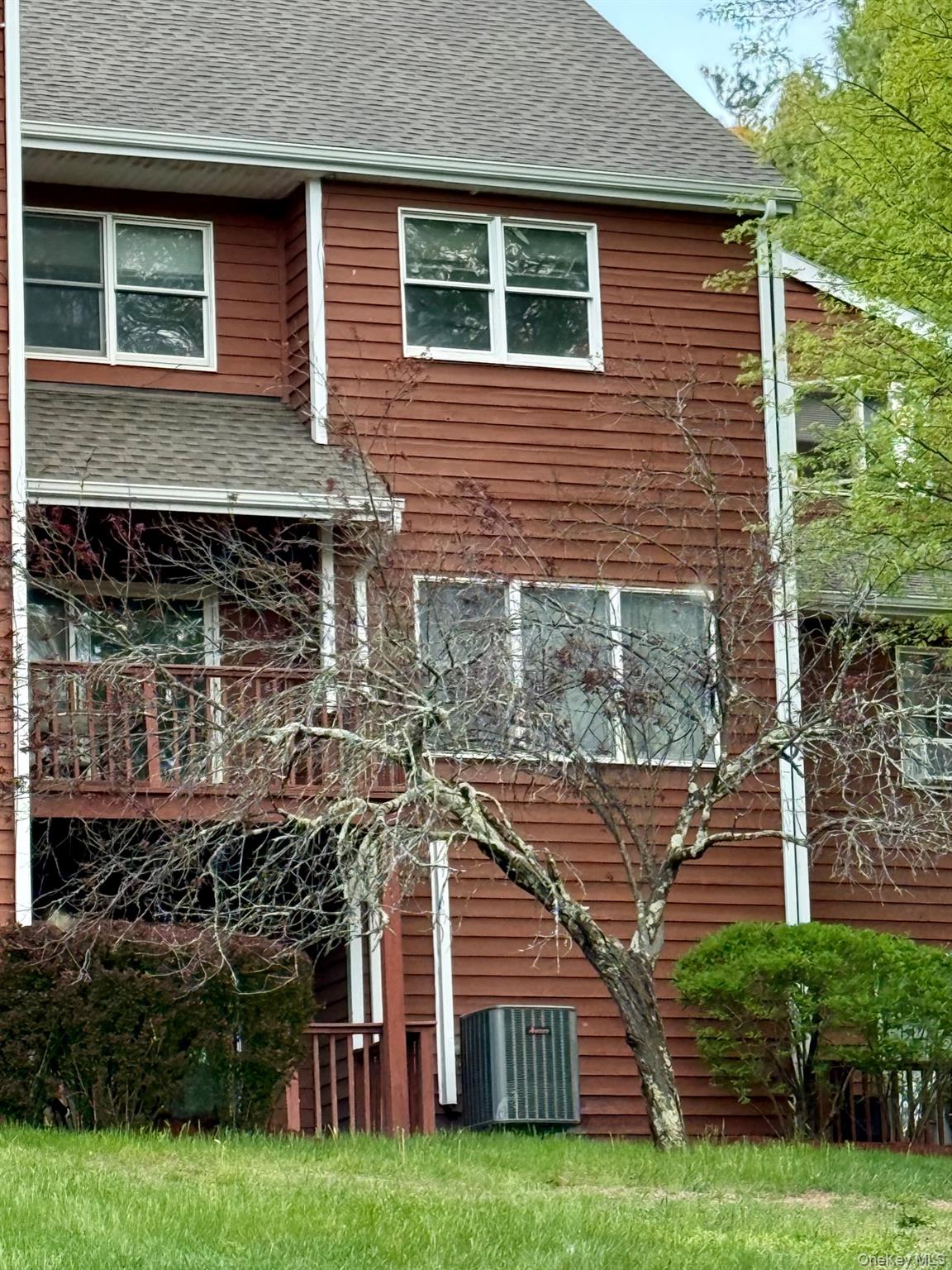 10 Woodland Way N, Ellenville, NY 12428