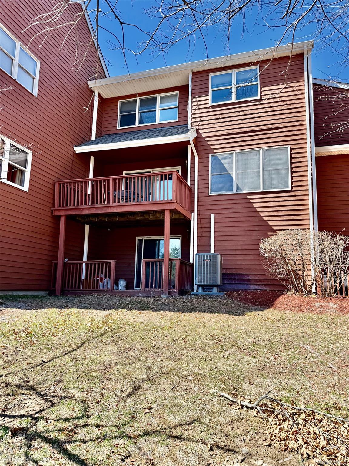 10 Woodland Way N, Ellenville, NY 12428