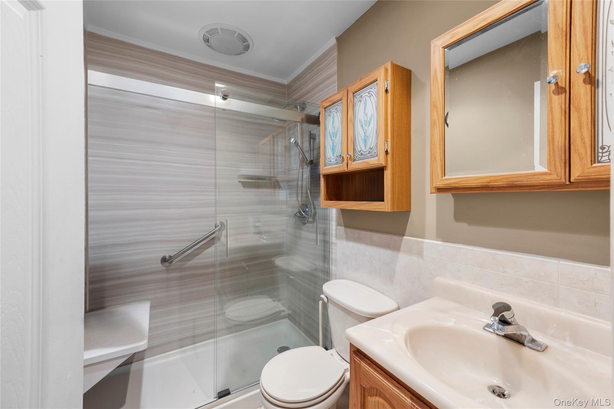 2 Kroll Street, Plainview, NY 11803