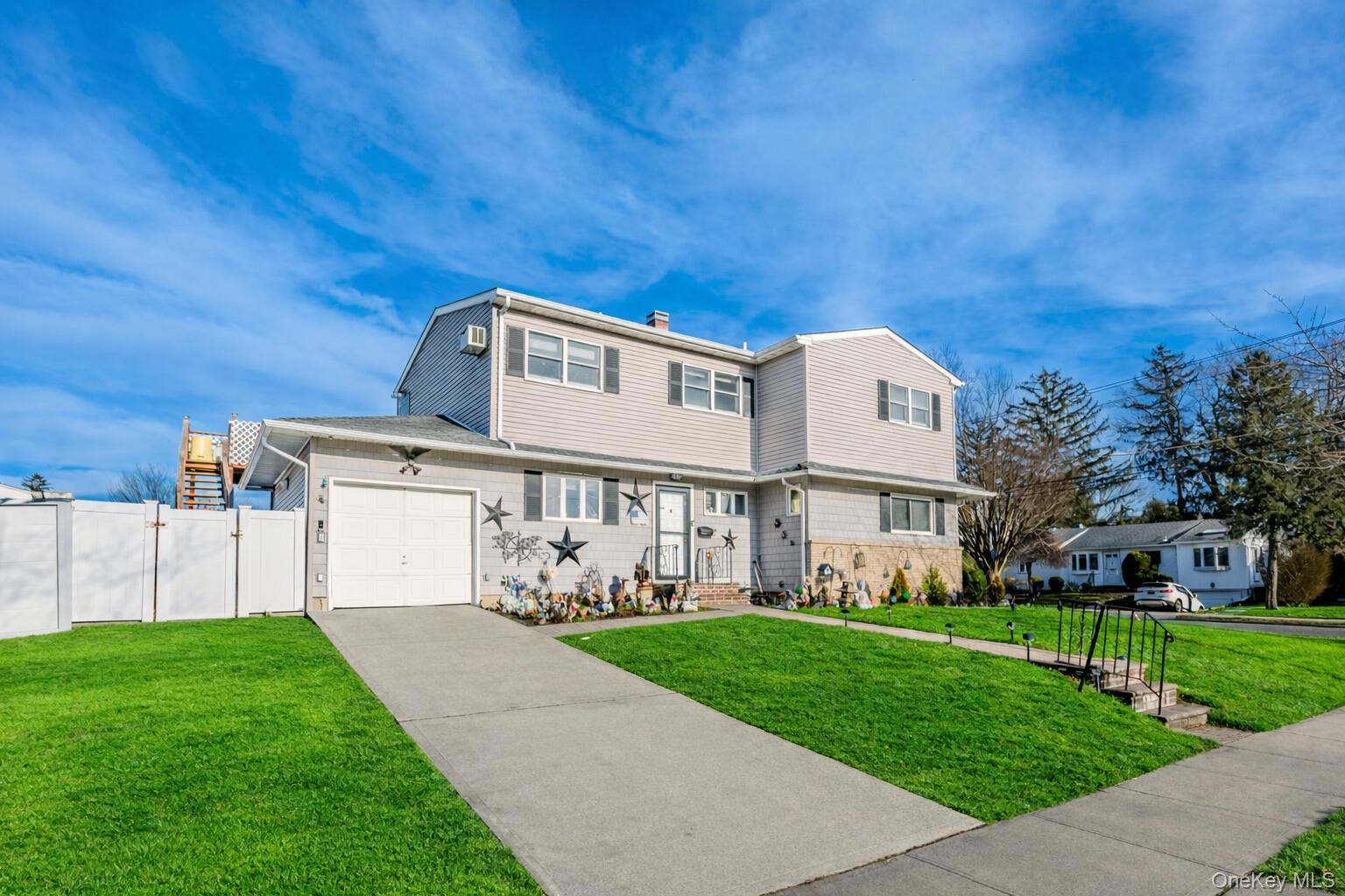 2 Kroll Street, Plainview, NY 11803