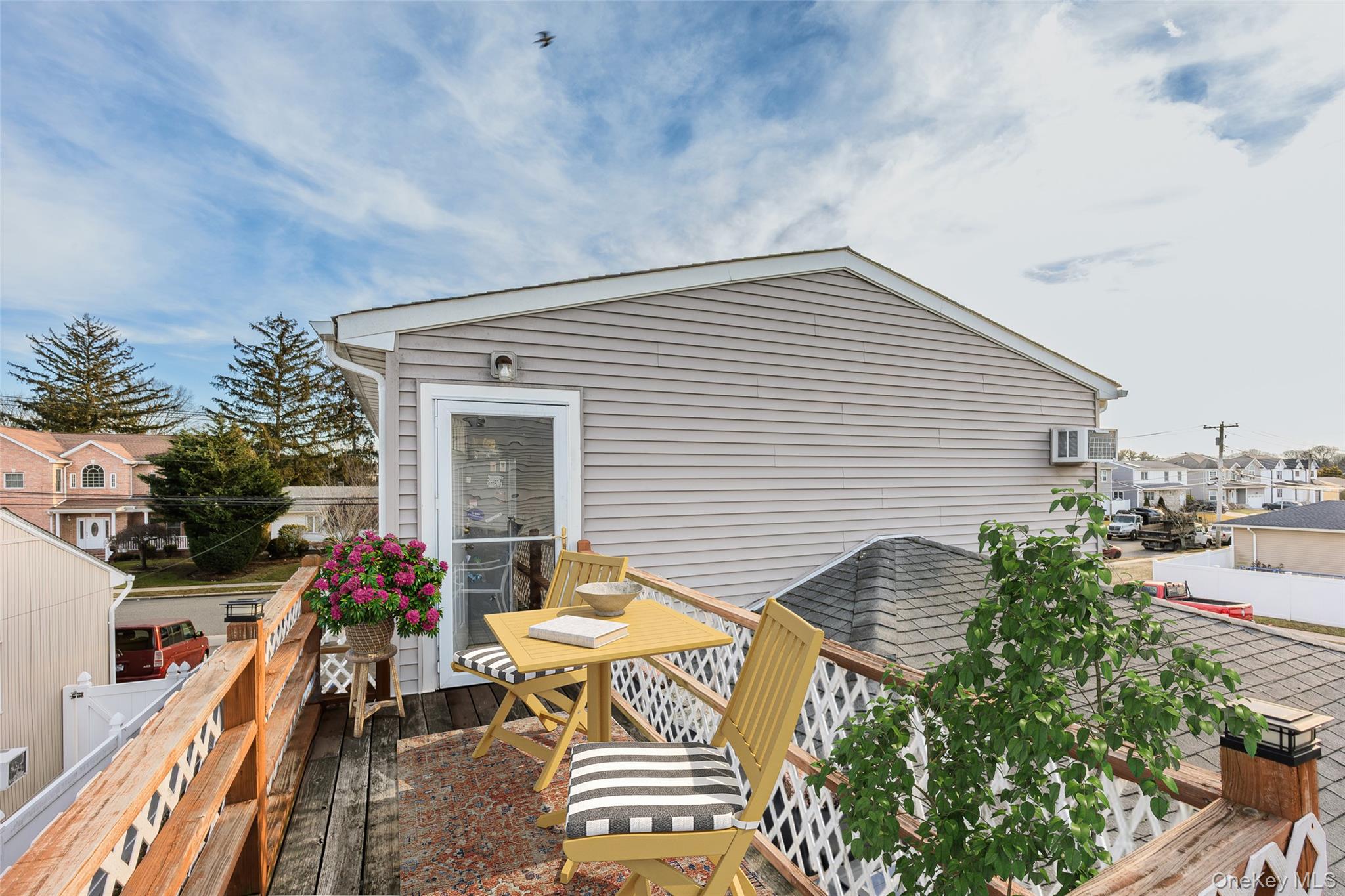 2 Kroll Street, Plainview, NY 11803