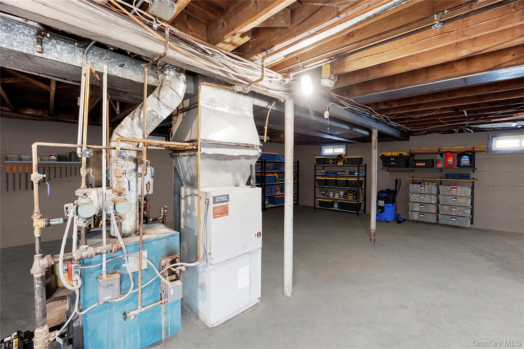 2 Kroll Street, Plainview, NY 11803