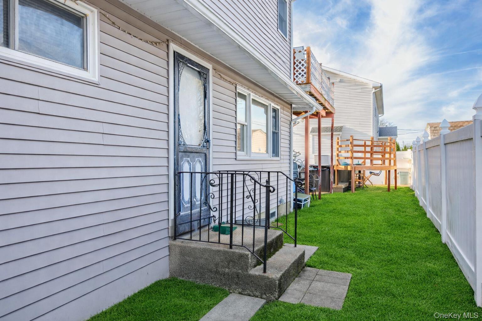 2 Kroll Street, Plainview, NY 11803