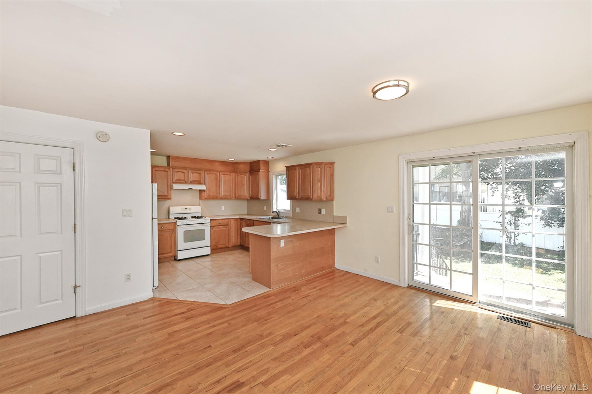 16 Inwood Road # A, Port Washington, NY 11050