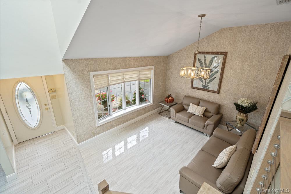 939 Manor Lane, Bay Shore, NY 11706