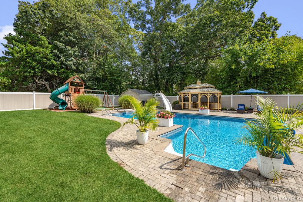 939 Manor Lane, Bay Shore, NY 11706