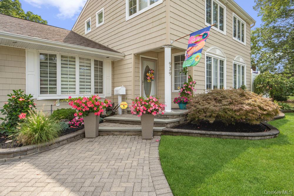939 Manor Lane, Bay Shore, NY 11706