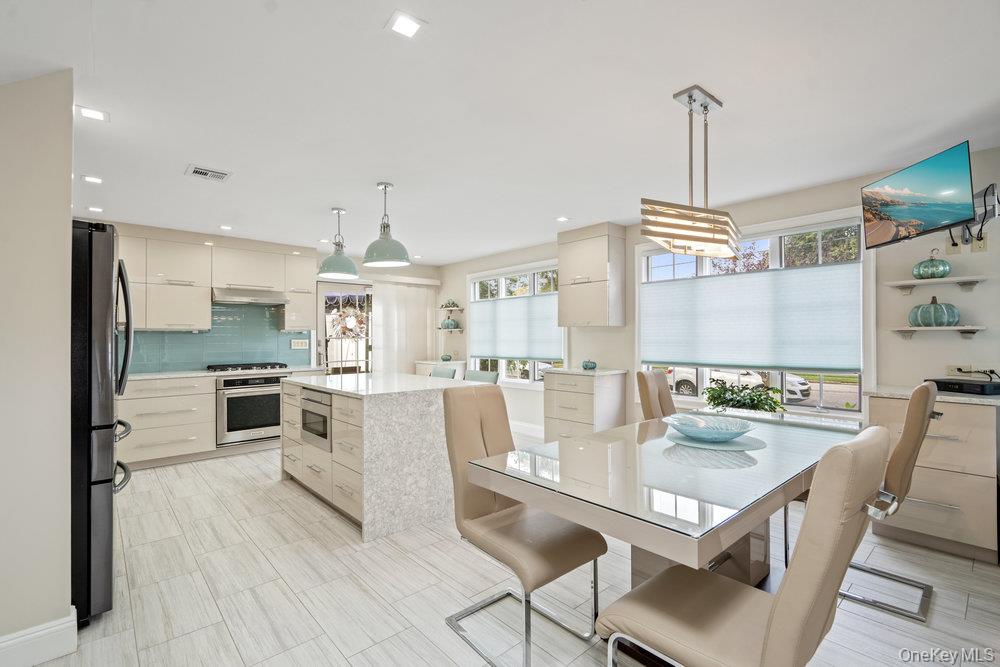 939 Manor Lane, Bay Shore, NY 11706