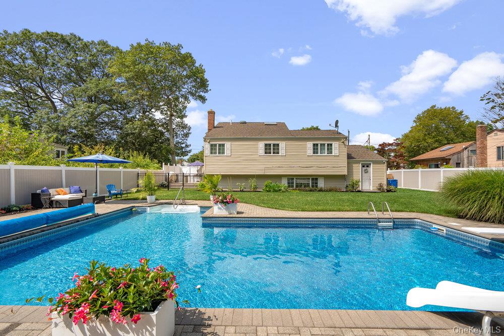 939 Manor Lane, Bay Shore, NY 11706