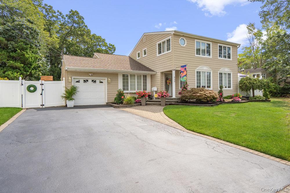 939 Manor Lane, Bay Shore, NY 11706