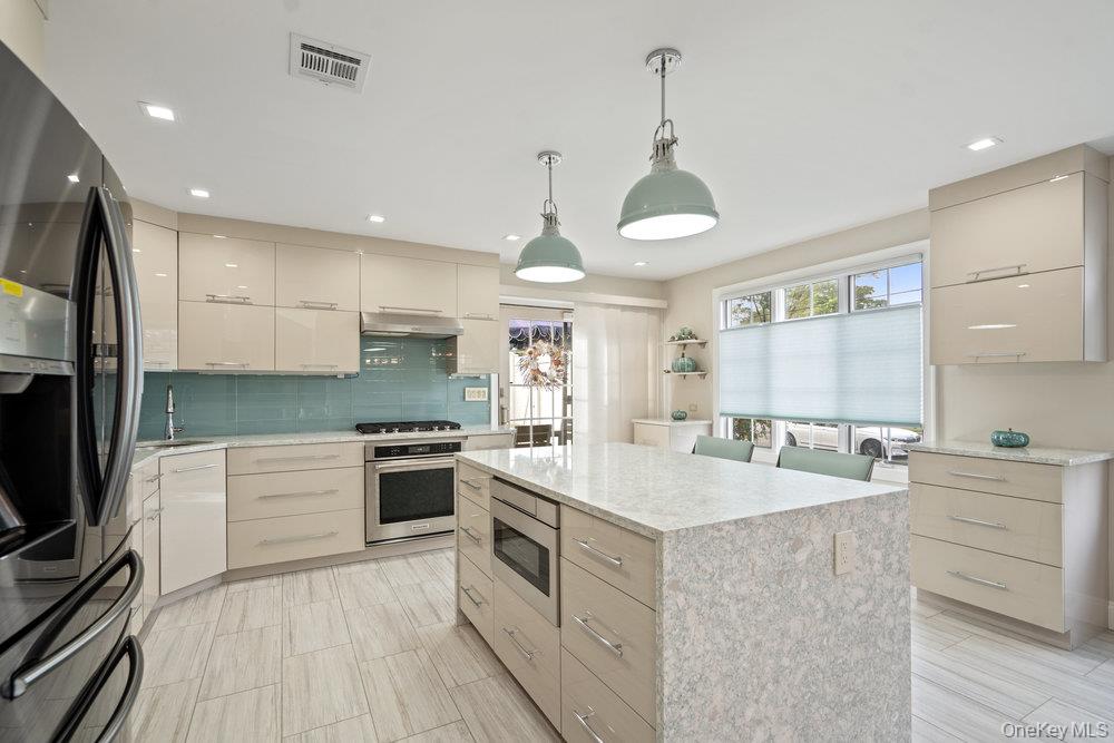 939 Manor Lane, Bay Shore, NY 11706