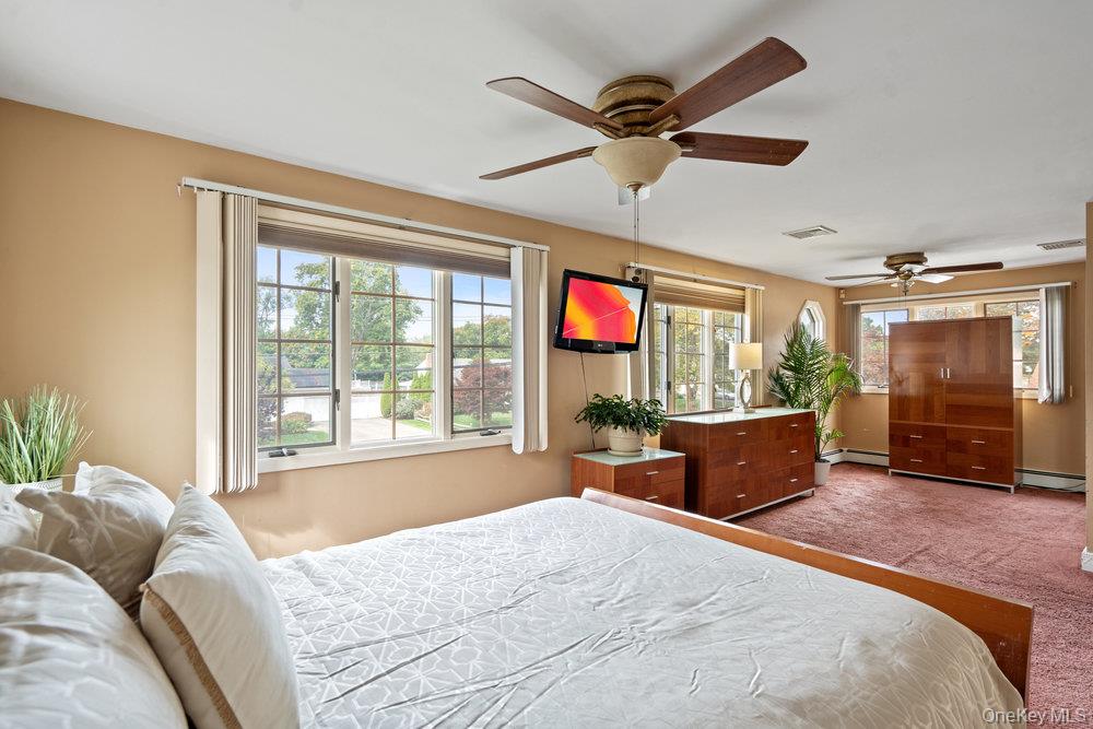 939 Manor Lane, Bay Shore, NY 11706