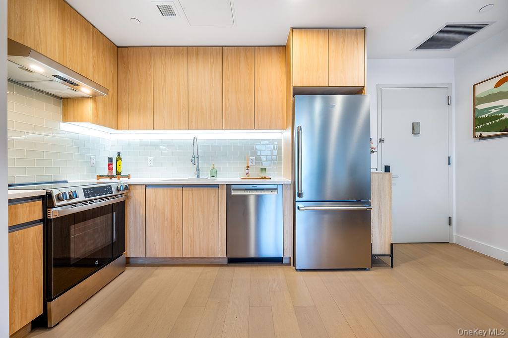 150-02 Northern Blvd # 6H, Flushing, NY 11354