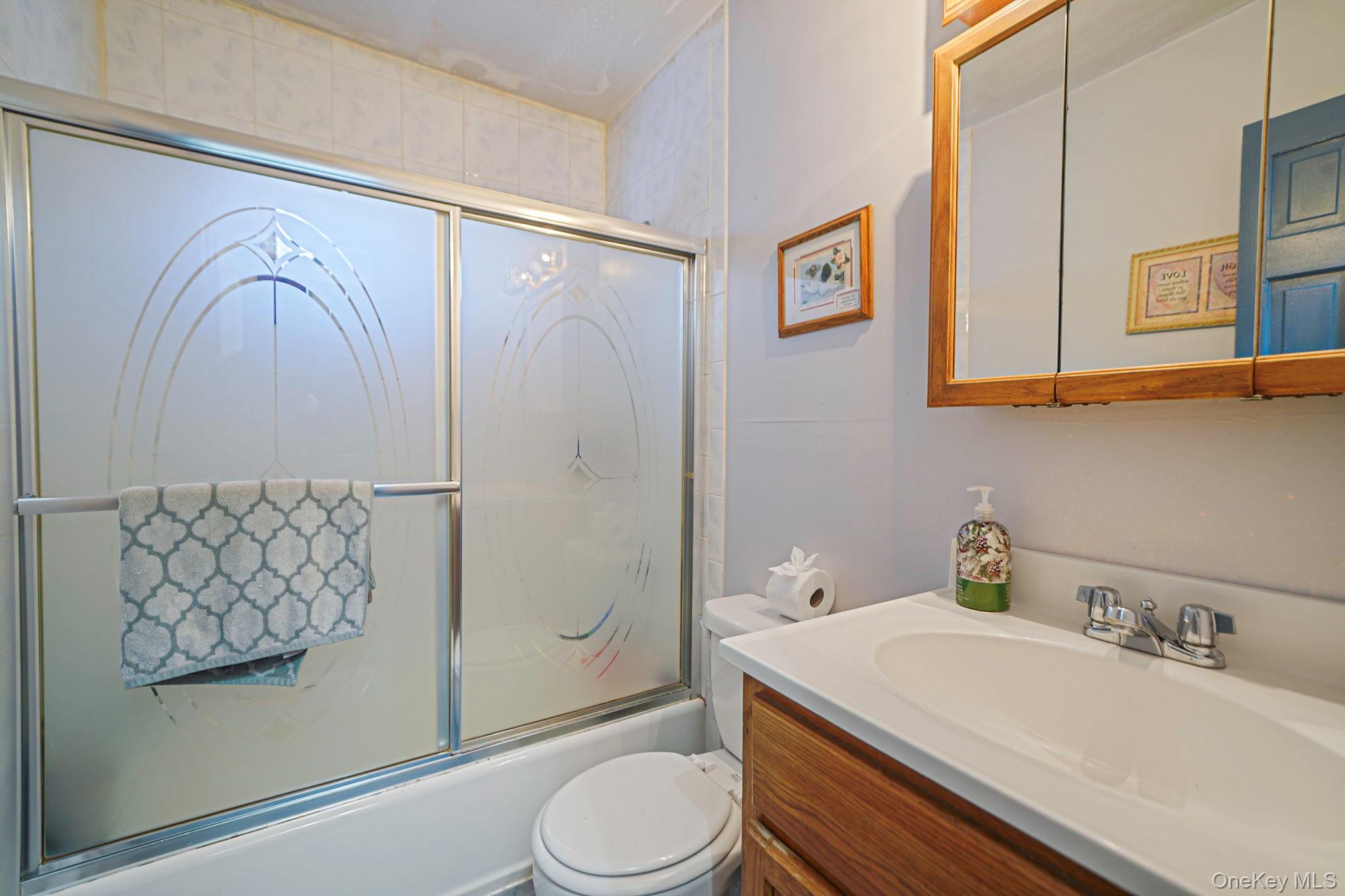 9 Maple Road, Middle Island, NY 11953