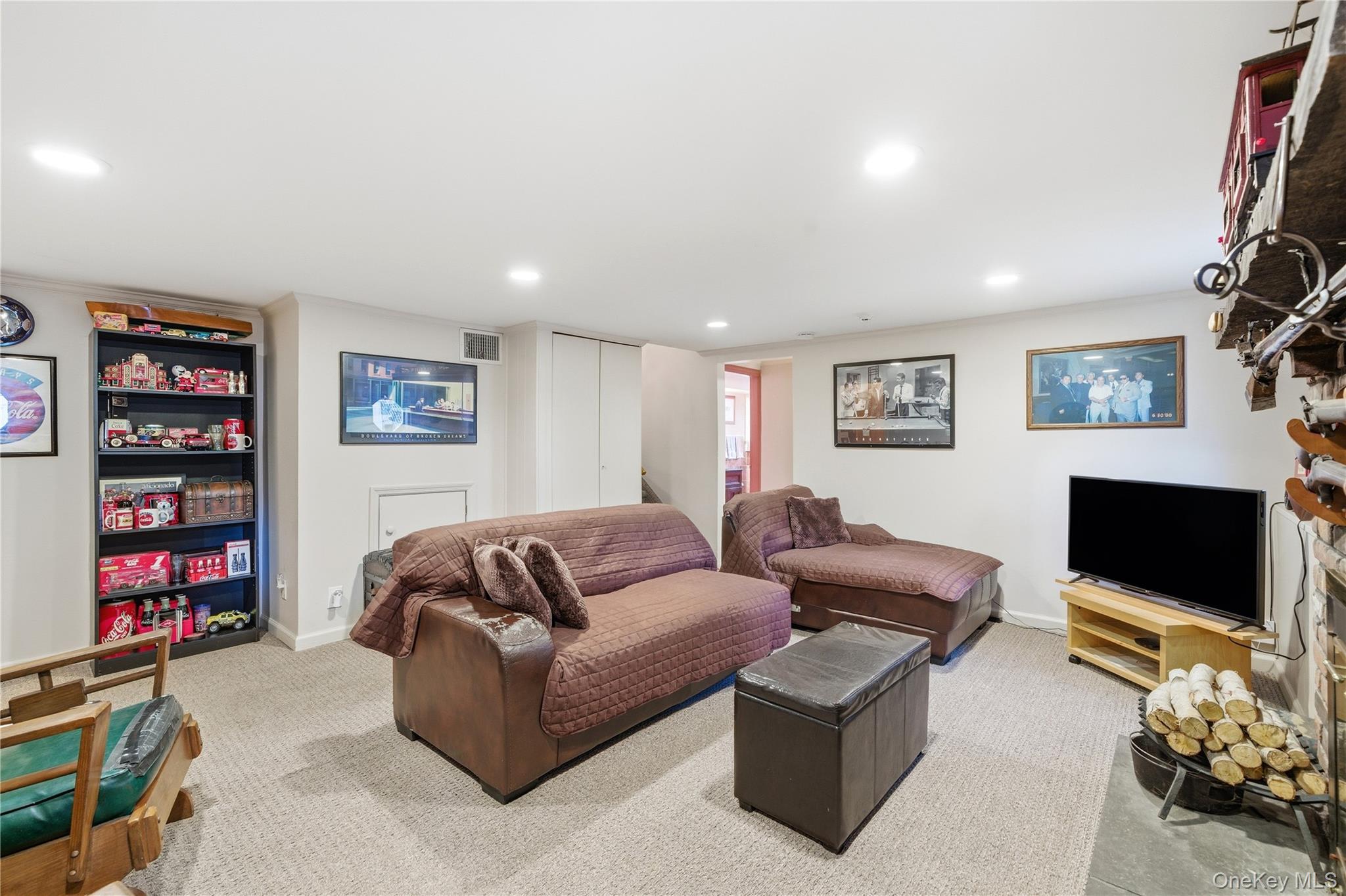 18 Gaylore Drive W, Amityville, NY 11701