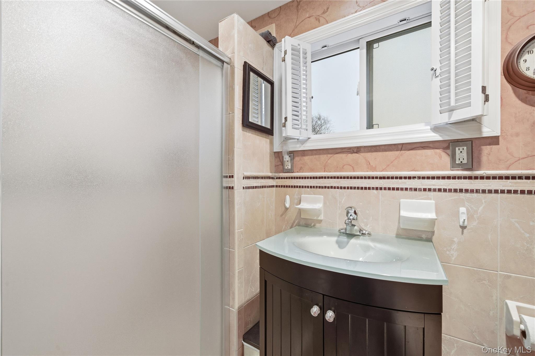 18 Gaylore Drive W, Amityville, NY 11701