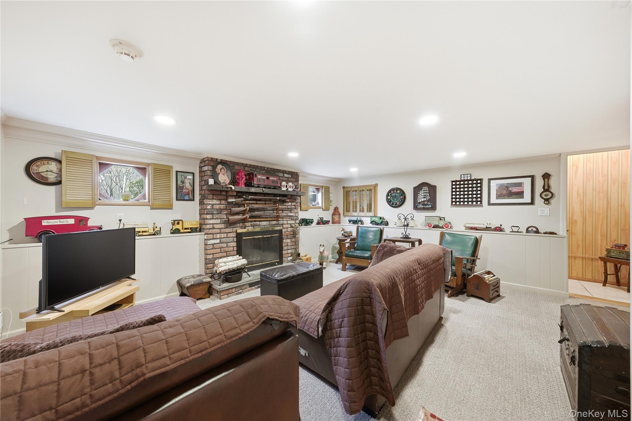 18 Gaylore Drive W, Amityville, NY 11701