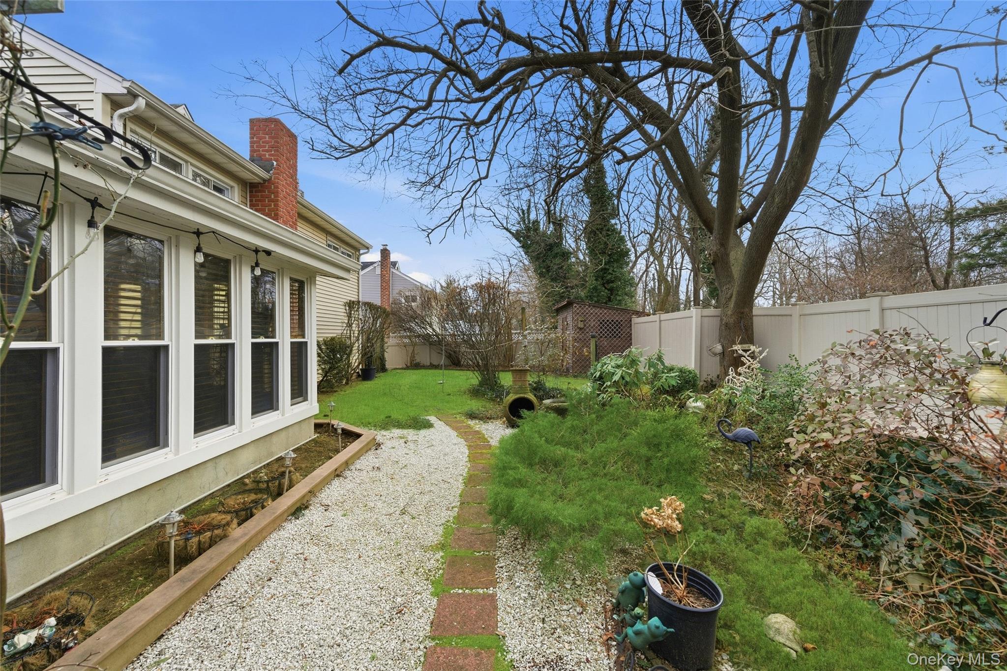 18 Gaylore Drive W, Amityville, NY 11701