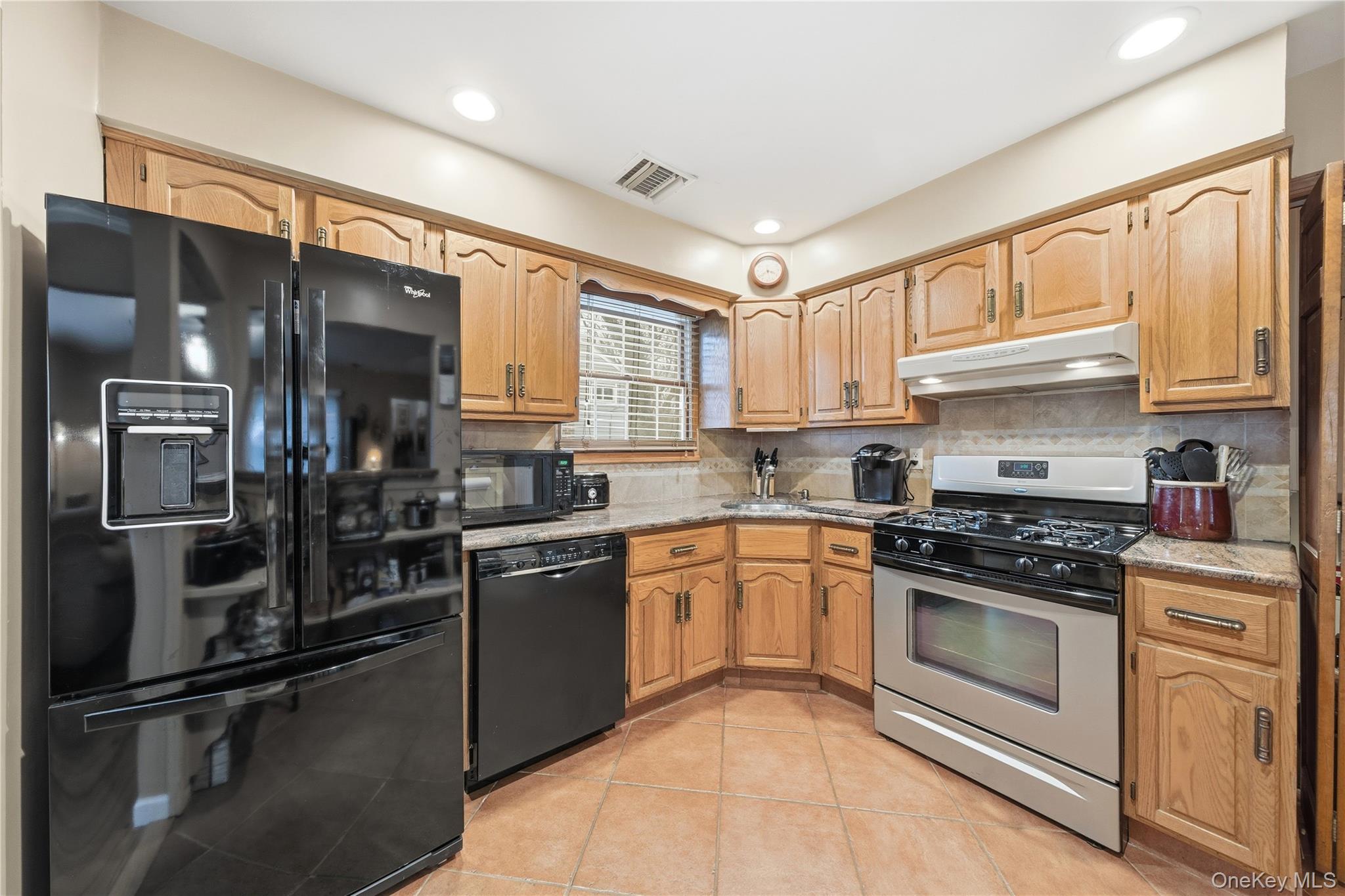 18 Gaylore Drive W, Amityville, NY 11701