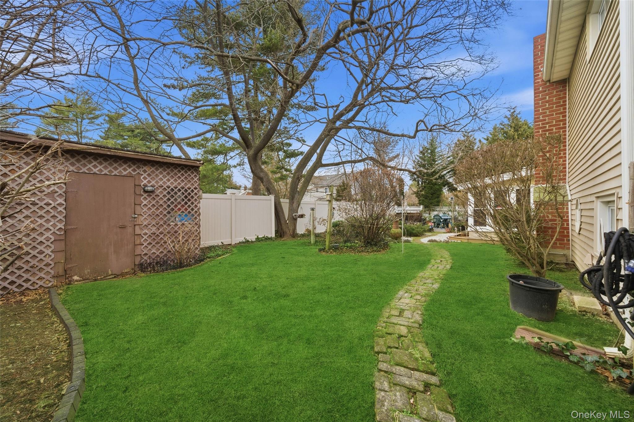 18 Gaylore Drive W, Amityville, NY 11701