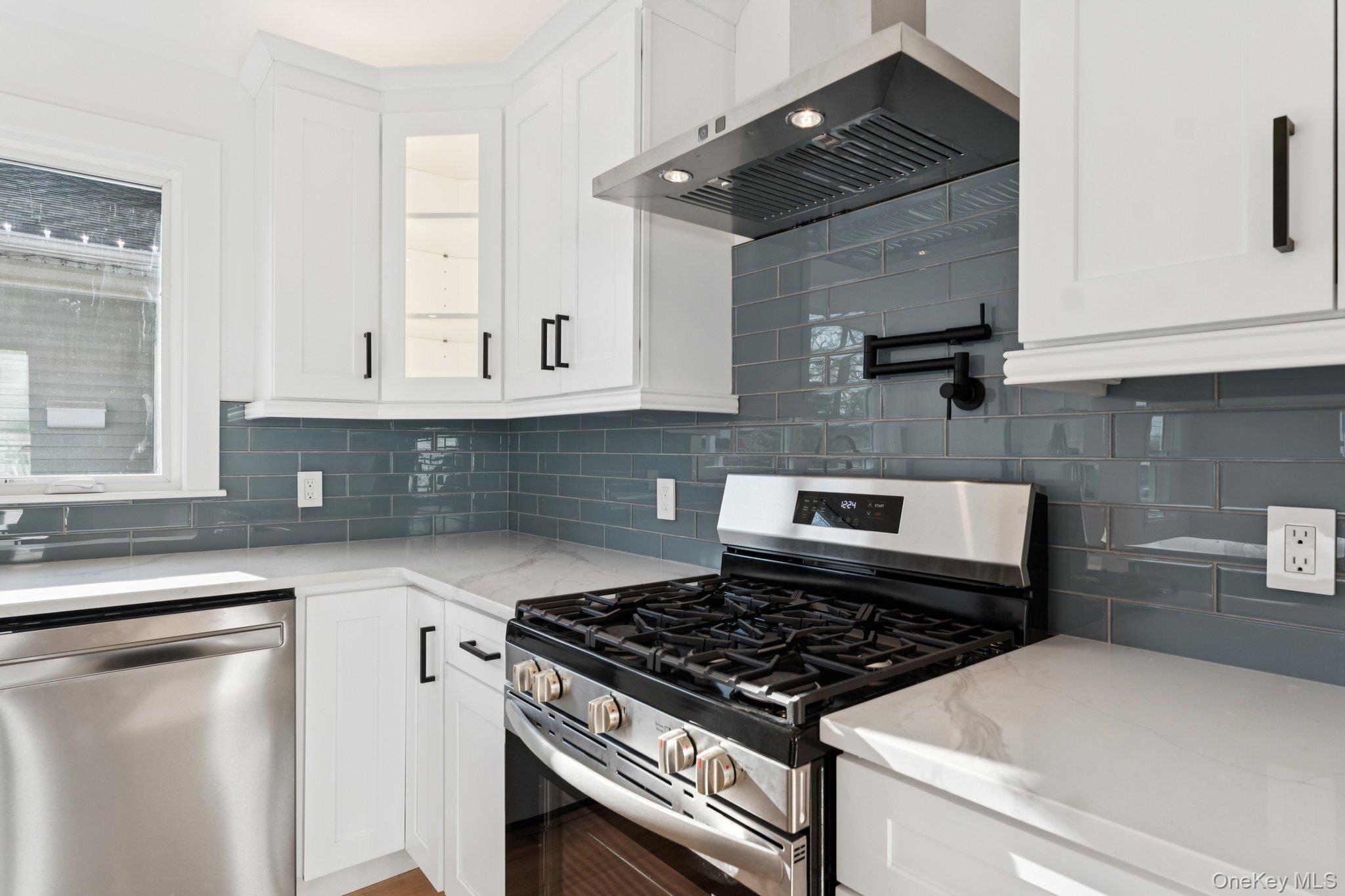 29 Grant Avenue, East Rockaway, NY 11518