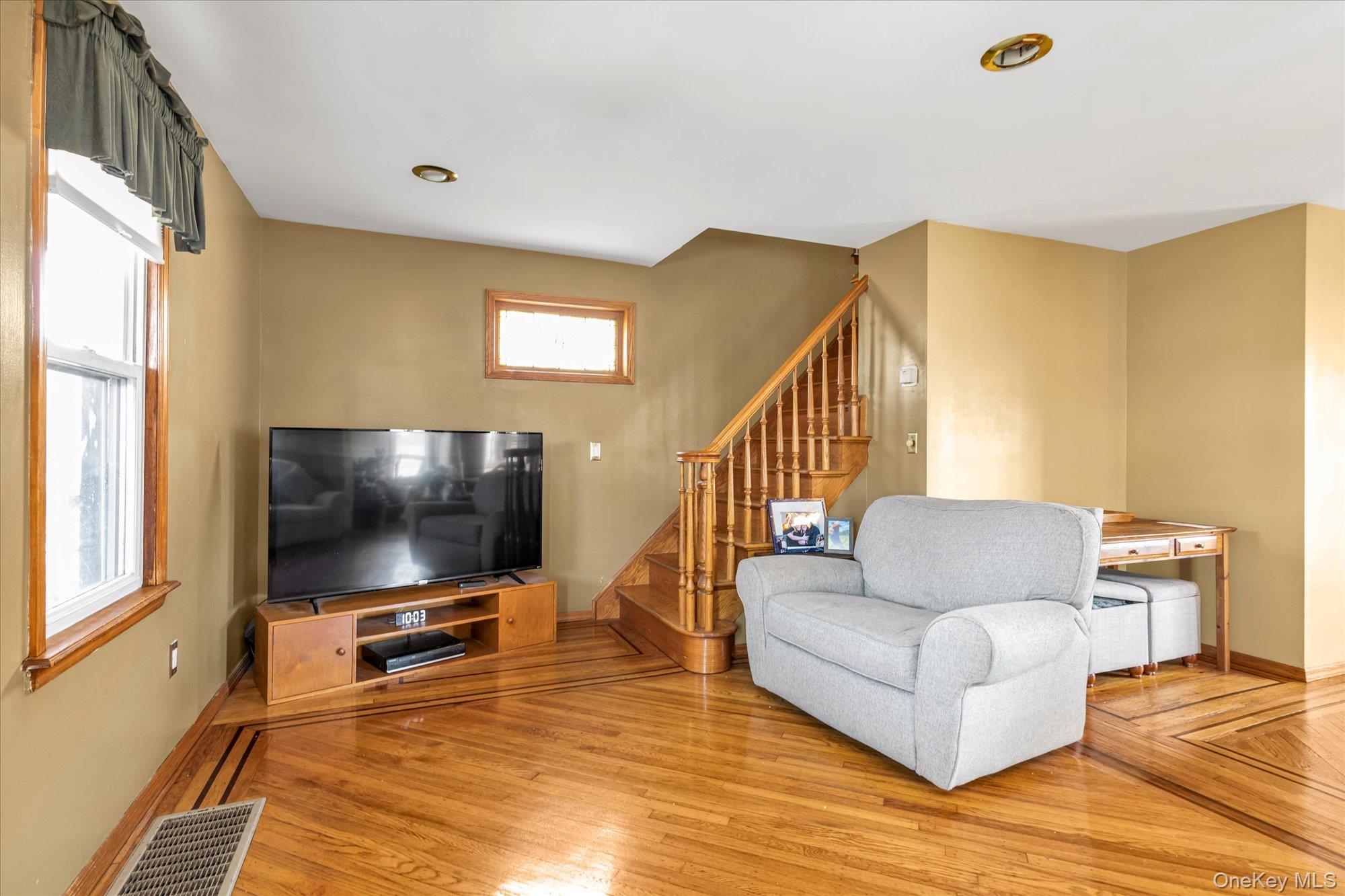 15 Eton Street, Valley Stream, NY 11581