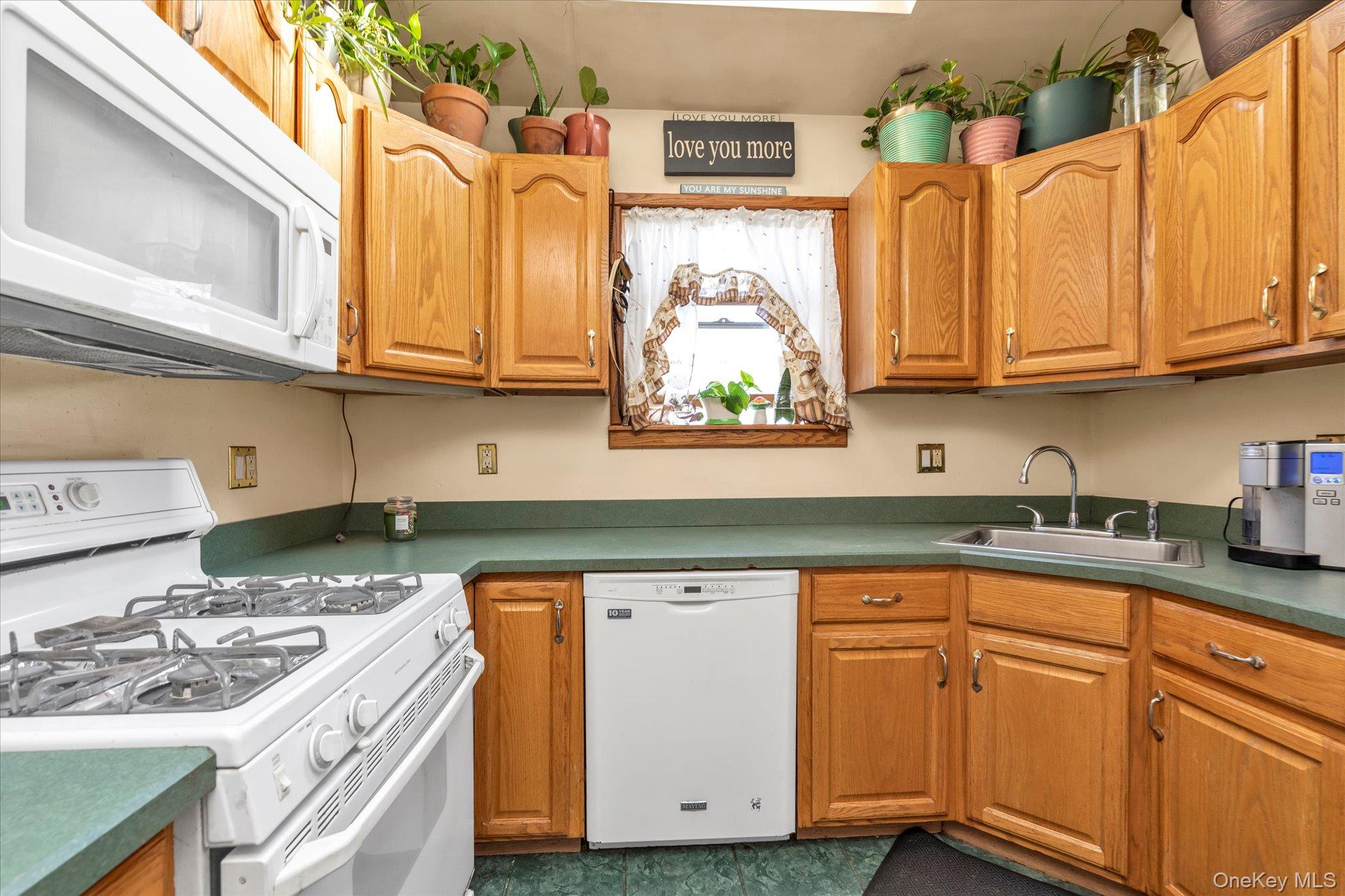 15 Eton Street, Valley Stream, NY 11581