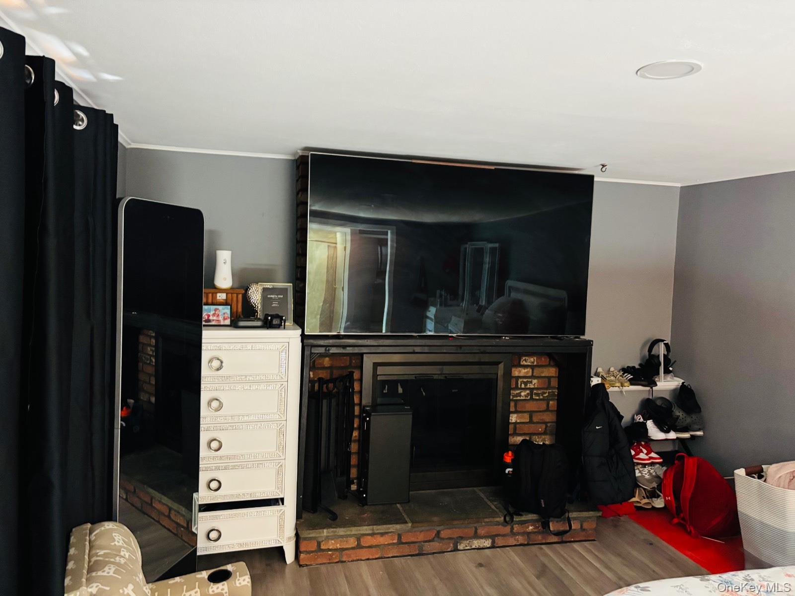 27 Henry Drive, Glen Cove, NY 11542