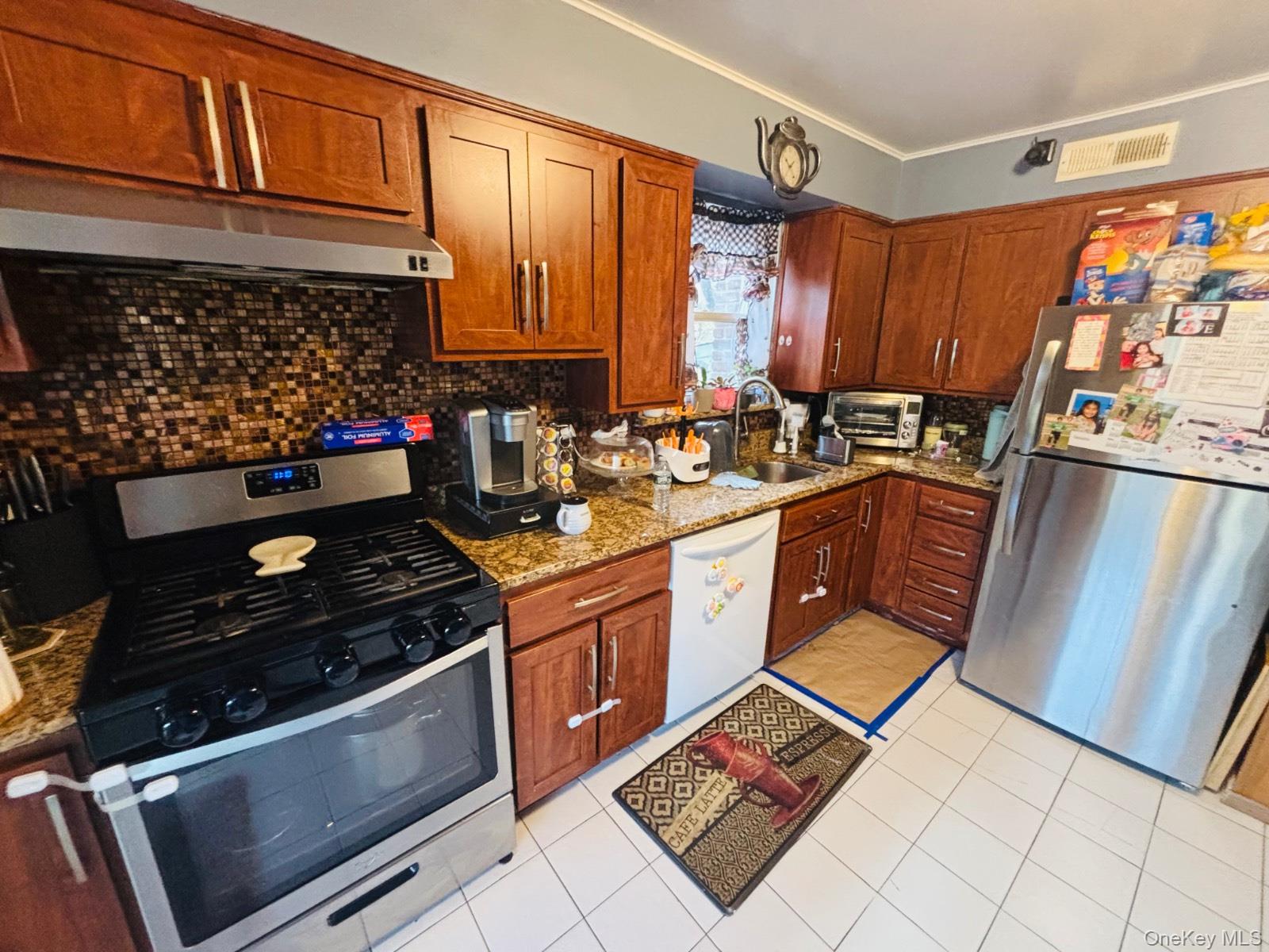 27 Henry Drive, Glen Cove, NY 11542