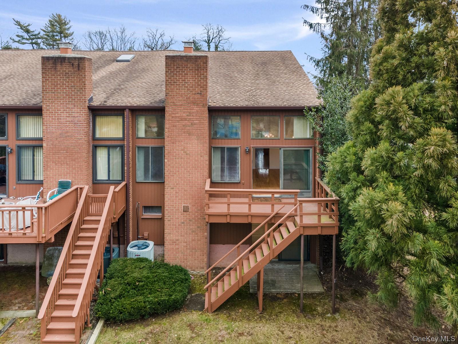 2 Cricket Club Drive, Roslyn, NY 11576