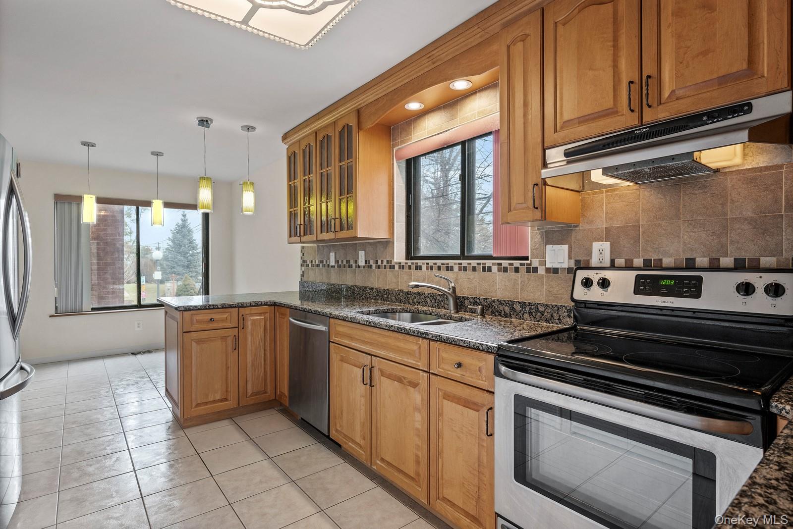 2 Cricket Club Drive, Roslyn, NY 11576