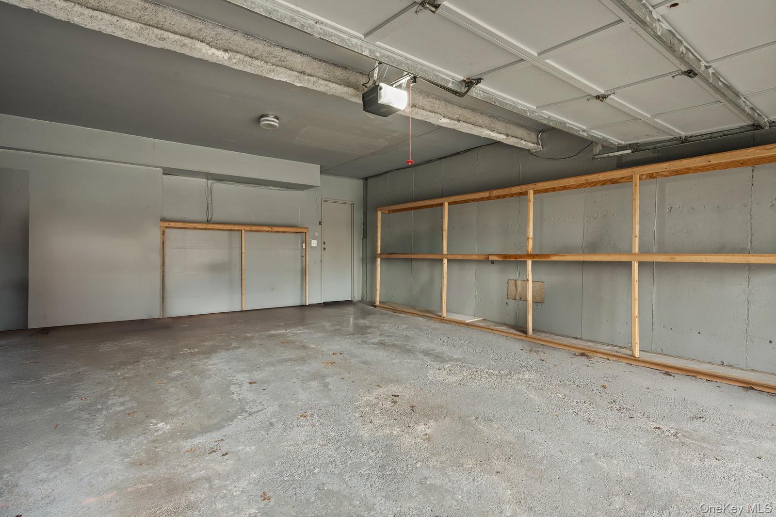 2 Cricket Club Drive, Roslyn, NY 11576