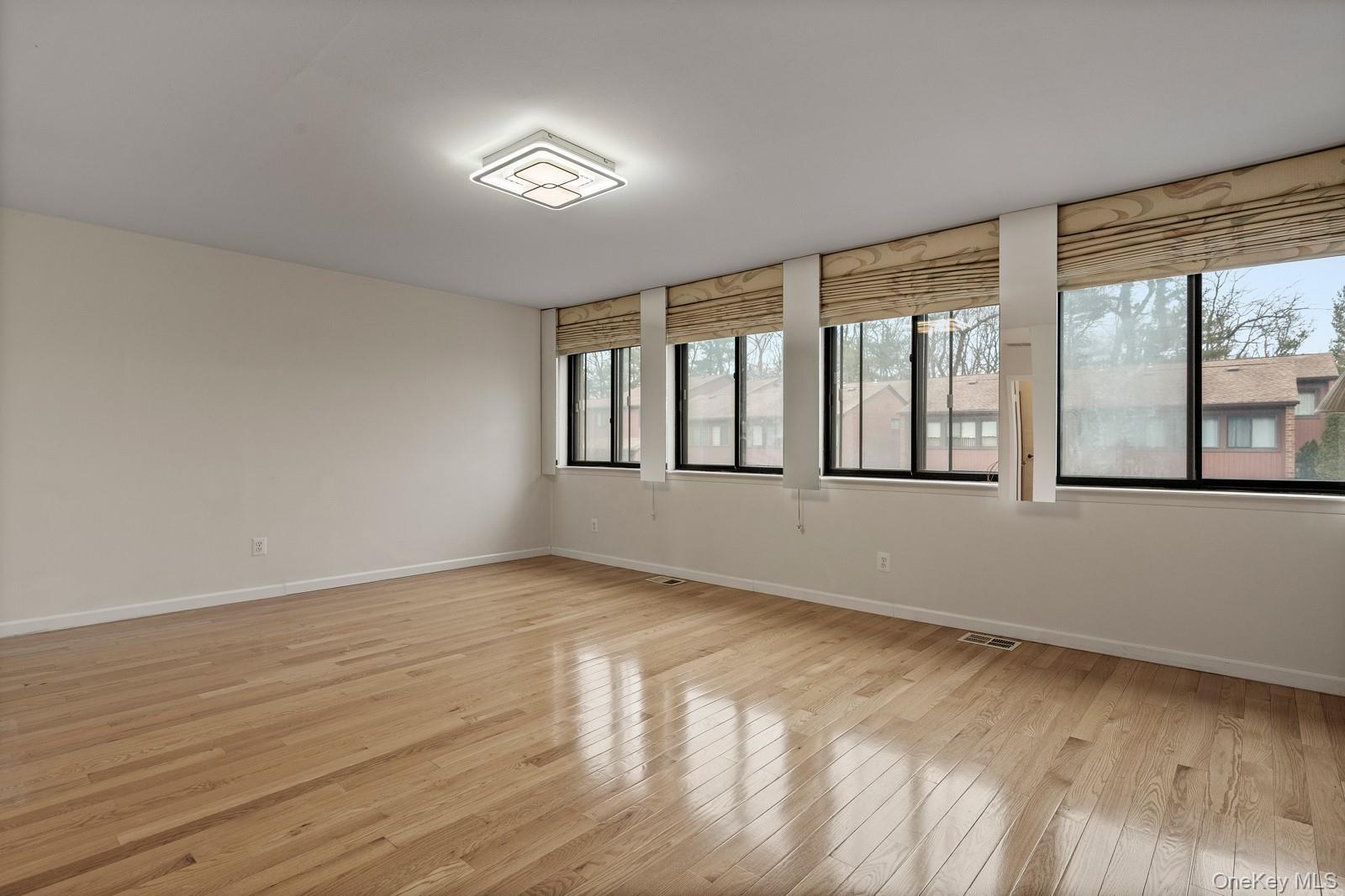 2 Cricket Club Drive, Roslyn, NY 11576