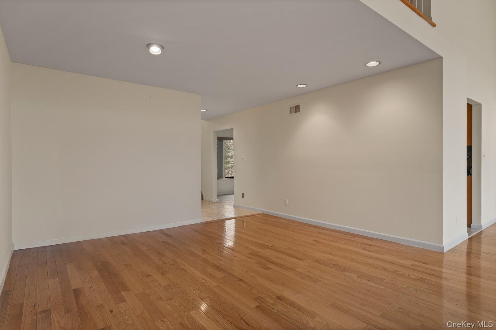 2 Cricket Club Drive, Roslyn, NY 11576