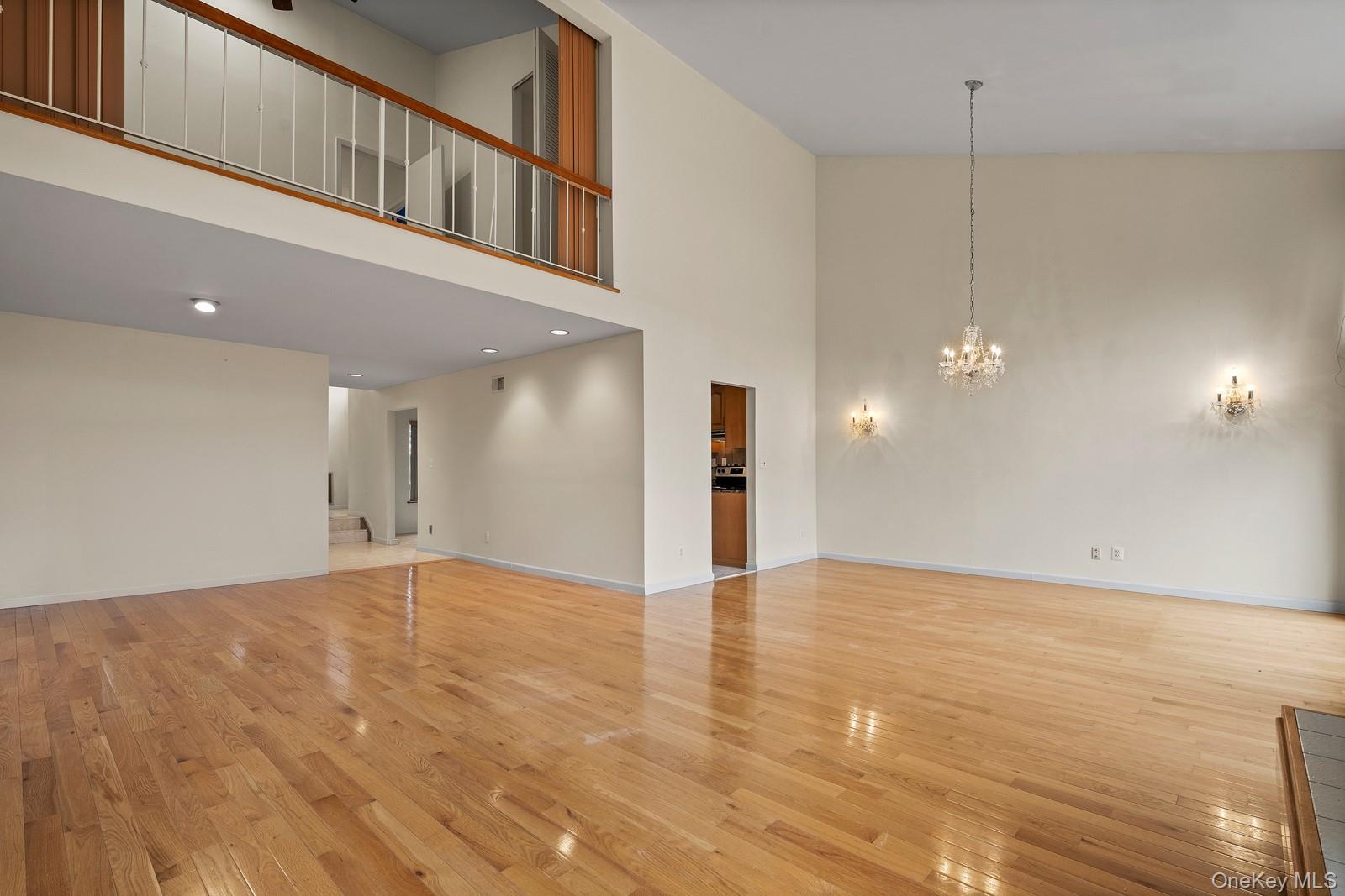 2 Cricket Club Drive, Roslyn, NY 11576