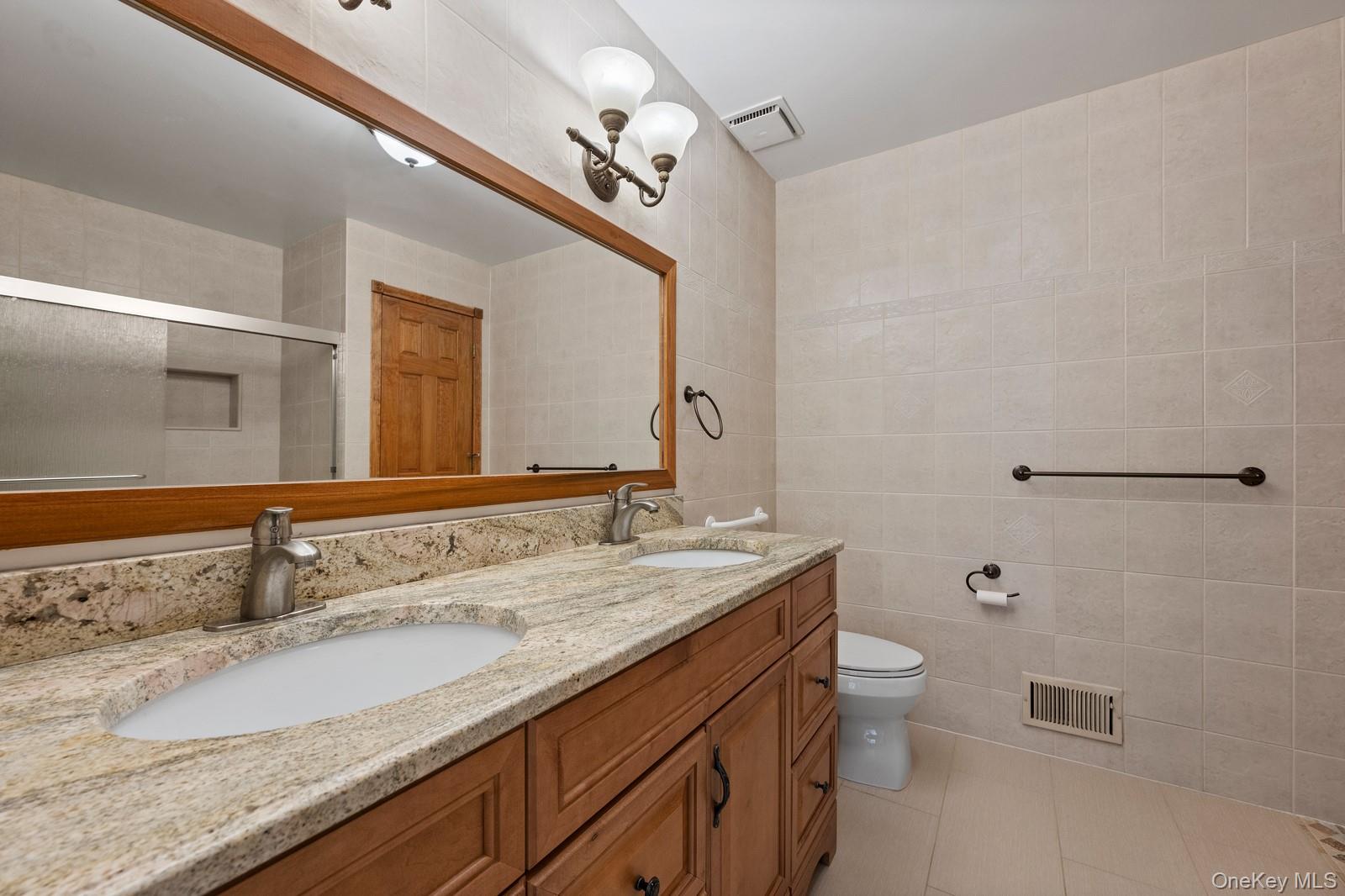 2 Cricket Club Drive, Roslyn, NY 11576