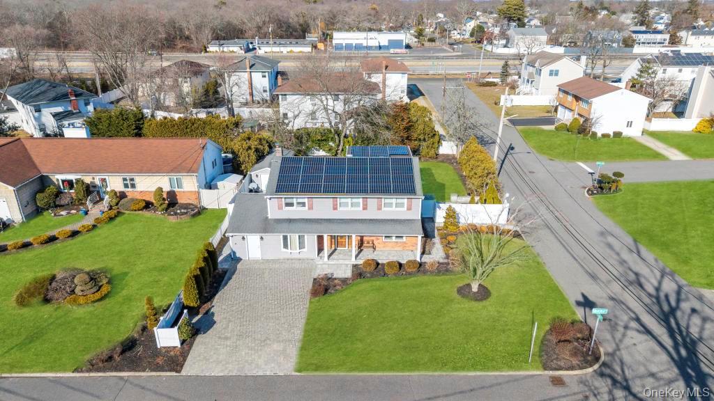 3 Avelaine Court, Babylon, NY 11702