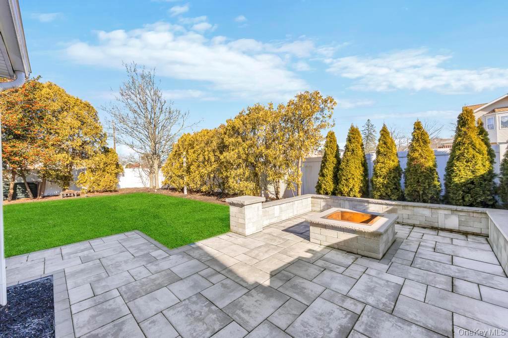 3 Avelaine Court, Babylon, NY 11702