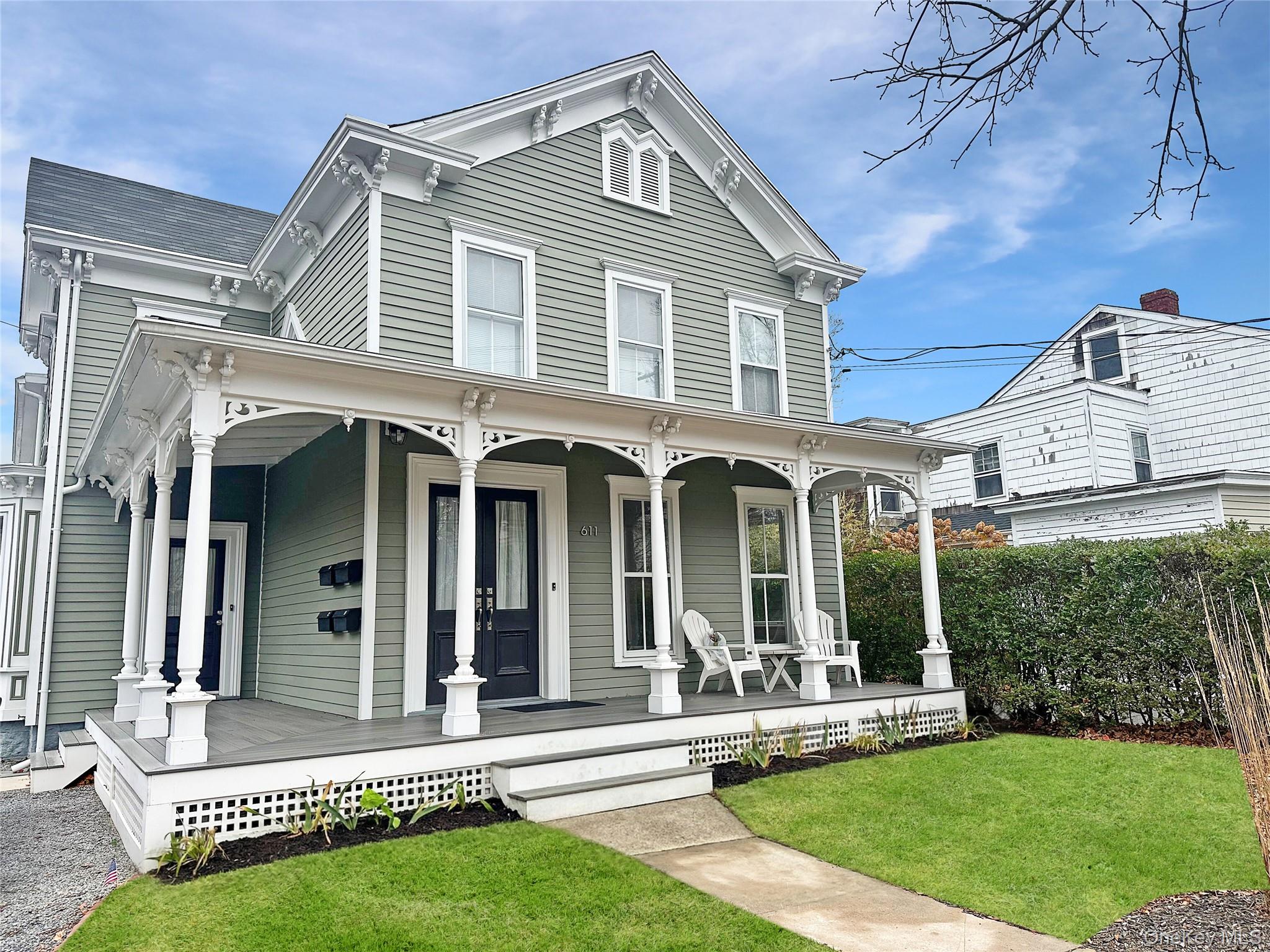 611 Main Street # B, Greenport, NY 11944