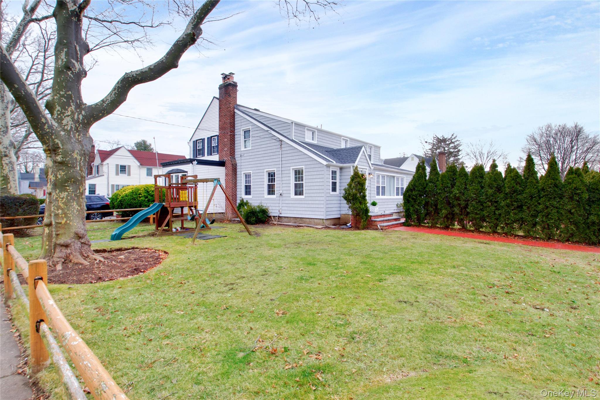 20 Salisbury Avenue, Stewart Manor, NY 11530