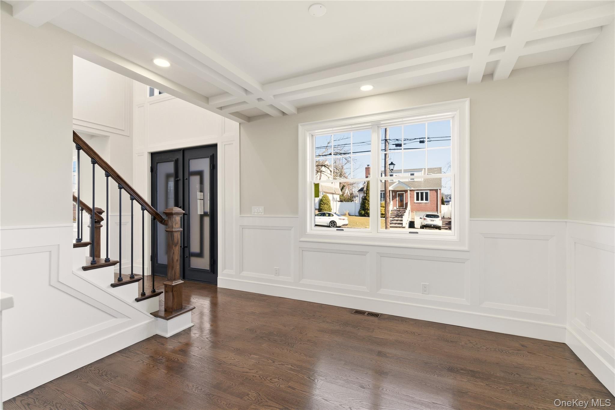 12 Lee Avenue, Albertson, NY 11507