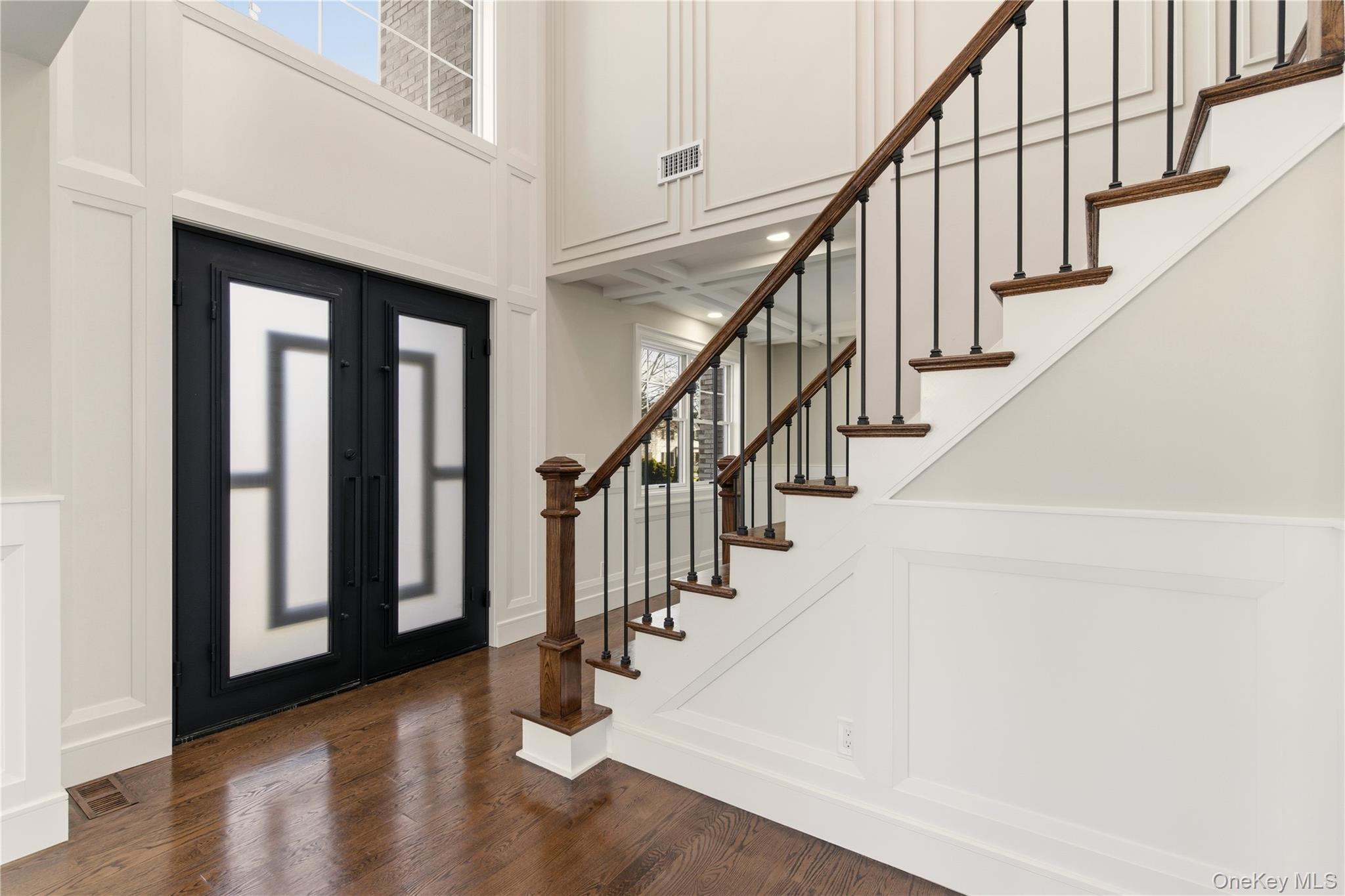 12 Lee Avenue, Albertson, NY 11507