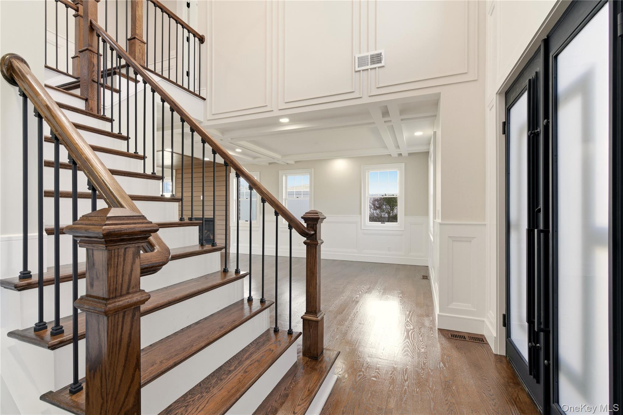 12 Lee Avenue, Albertson, NY 11507