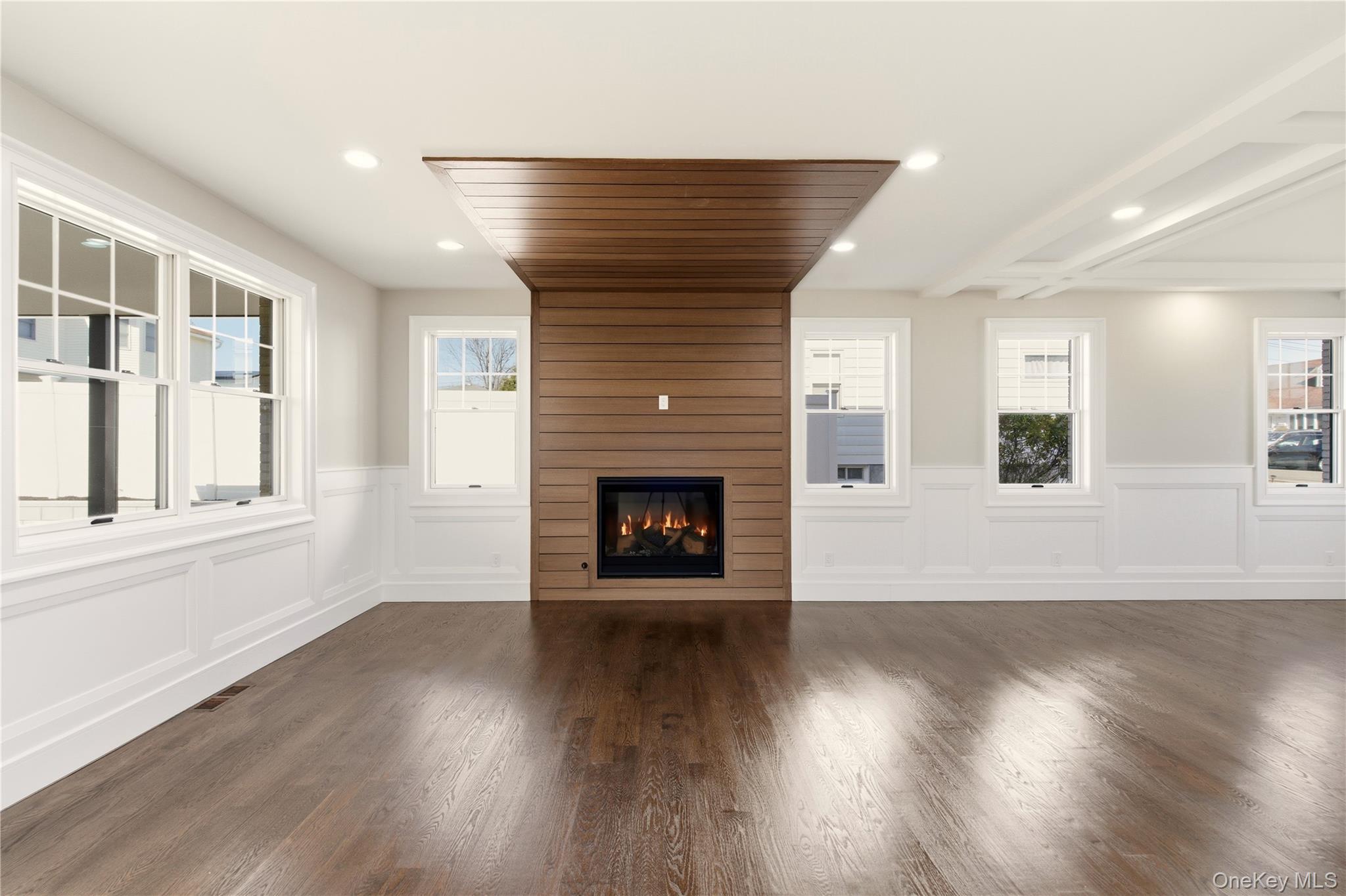 12 Lee Avenue, Albertson, NY 11507