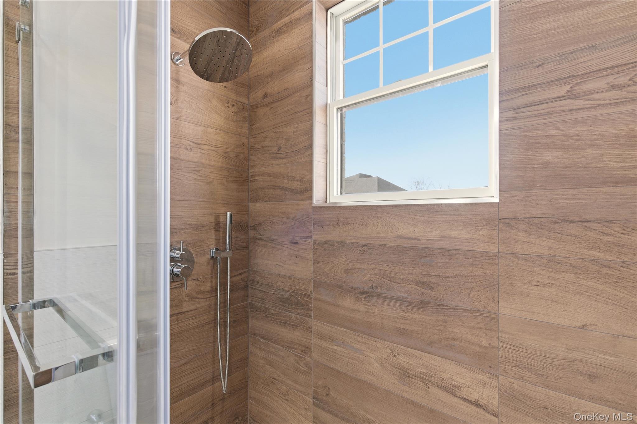 12 Lee Avenue, Albertson, NY 11507