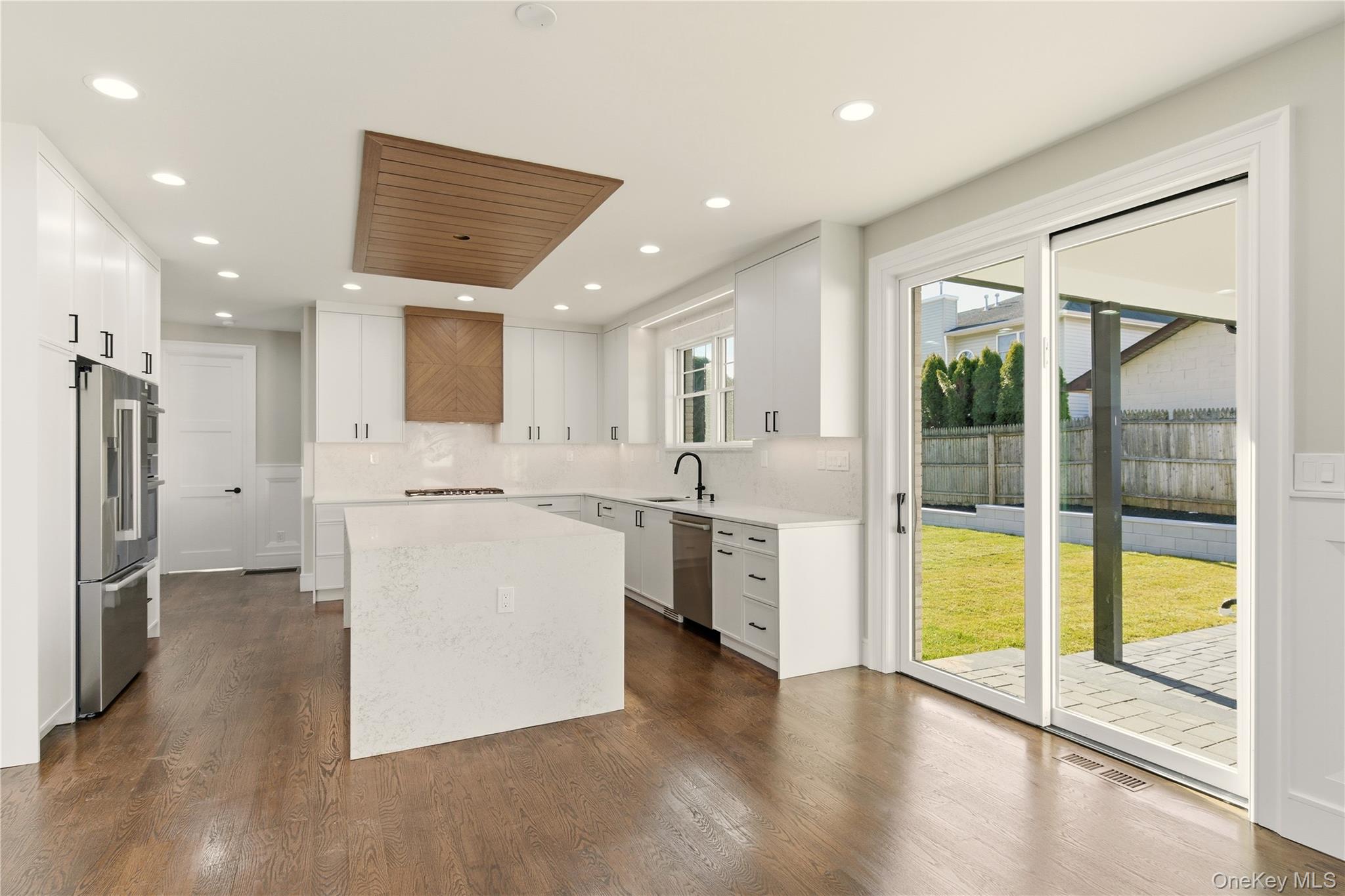 12 Lee Avenue, Albertson, NY 11507