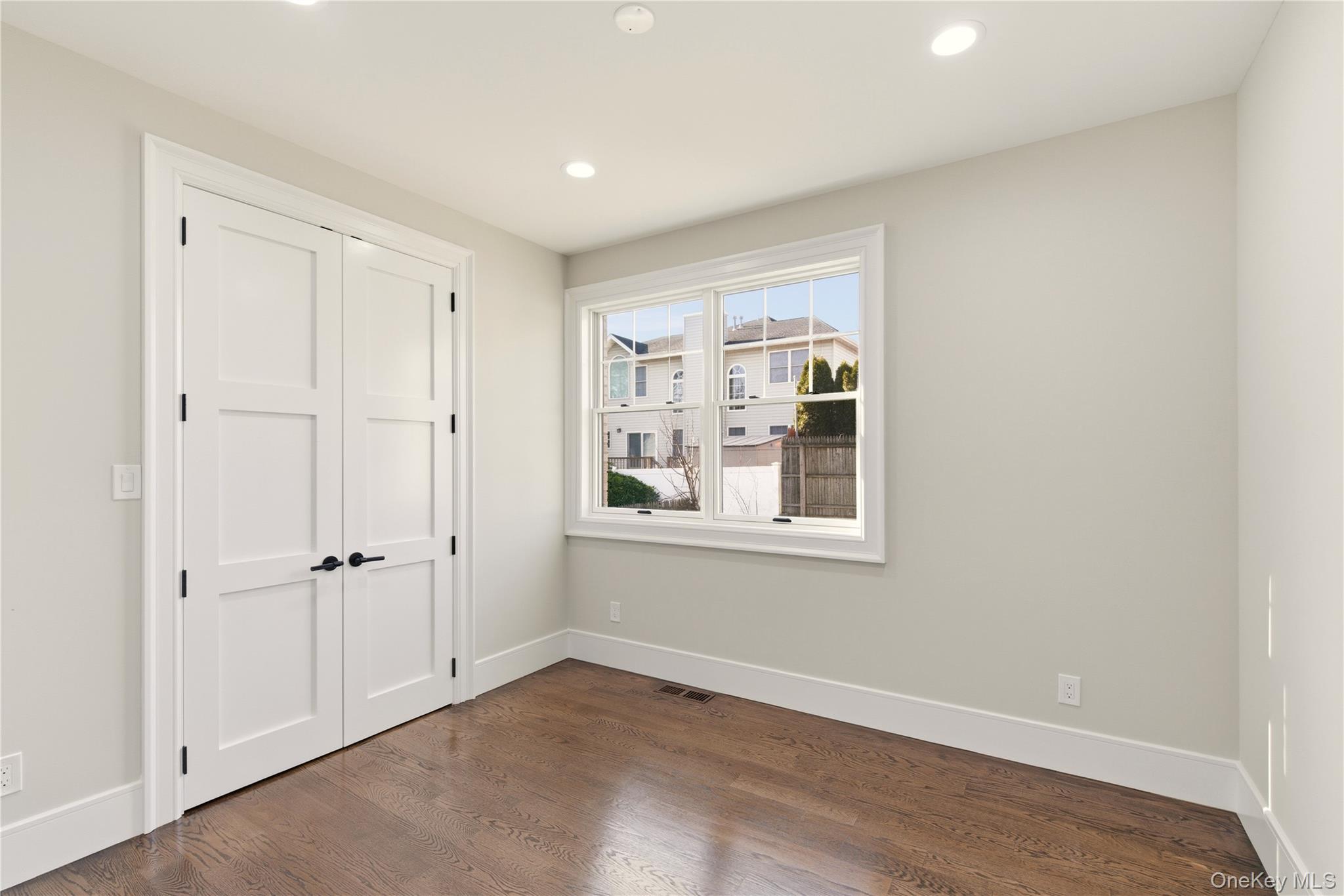 12 Lee Avenue, Albertson, NY 11507