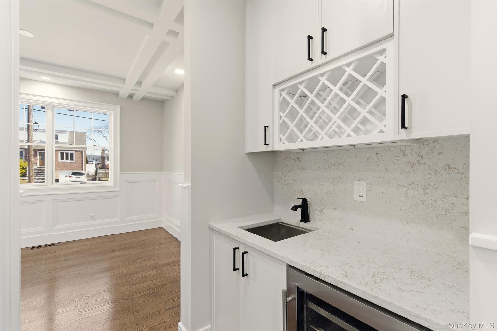 12 Lee Avenue, Albertson, NY 11507