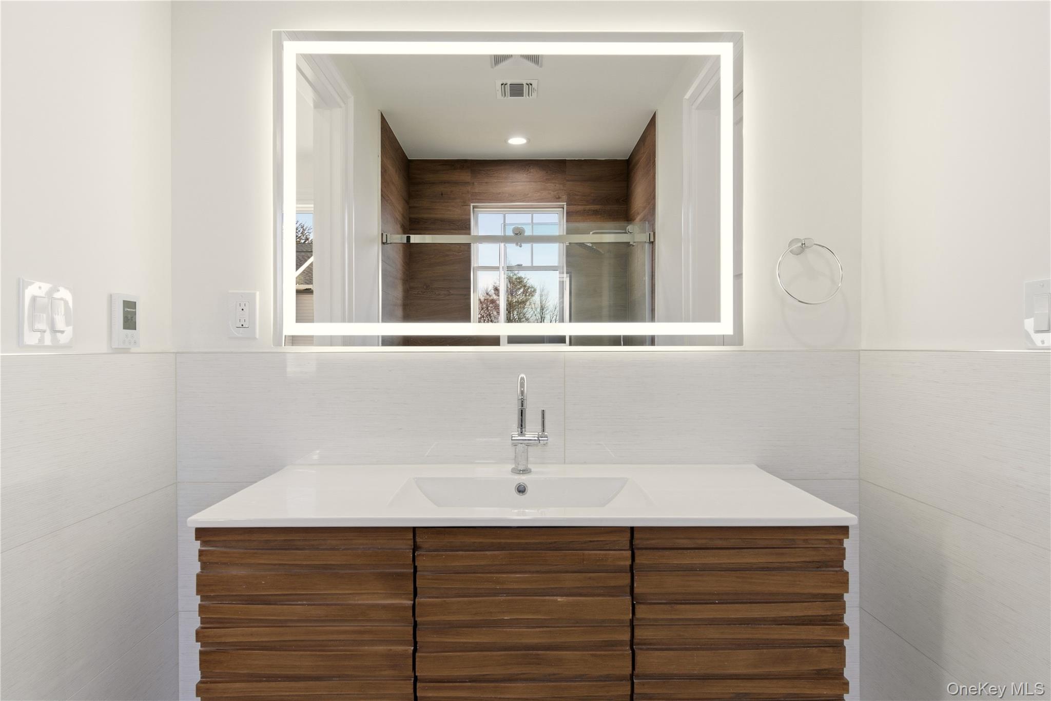 12 Lee Avenue, Albertson, NY 11507