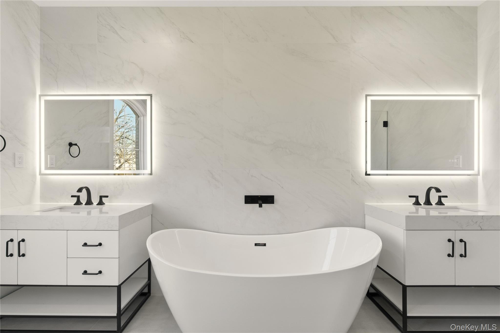 12 Lee Avenue, Albertson, NY 11507